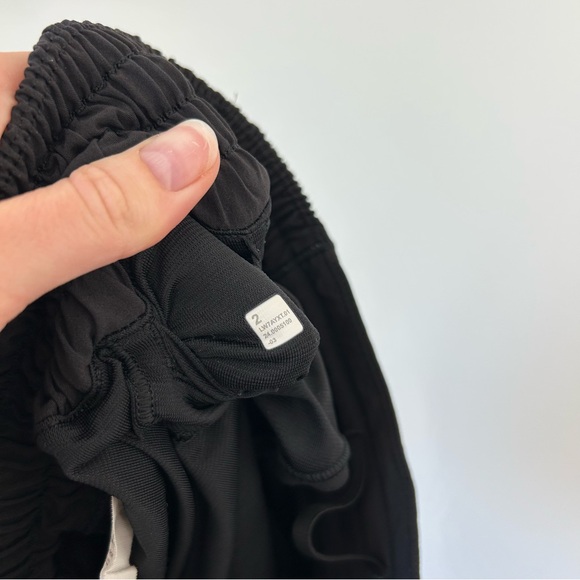 Lululemon Hotty Hot Short *High-Rise Long 4" Black Size 2 - Picture 10 of 12